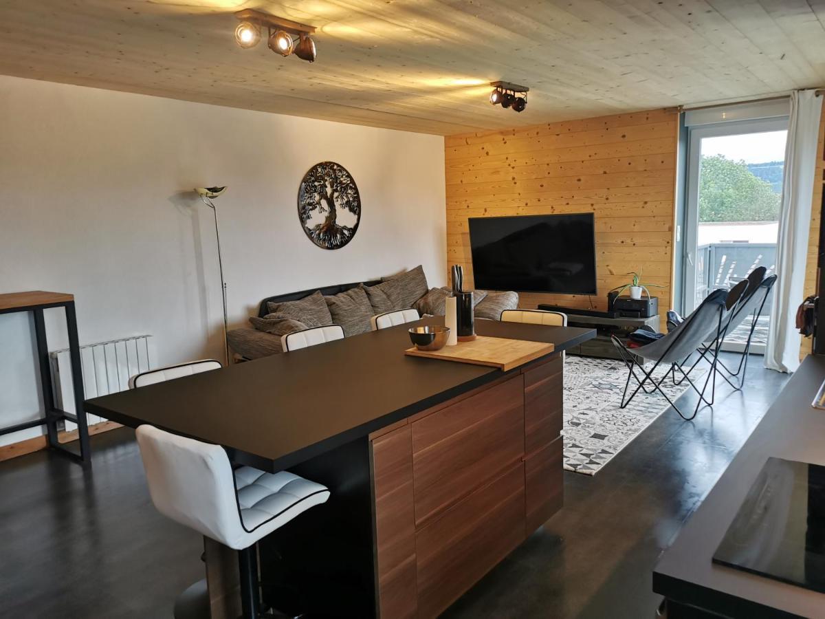 Superbe Appartement Neuf Avec Terrasse Orchamps-Vennes Luaran gambar